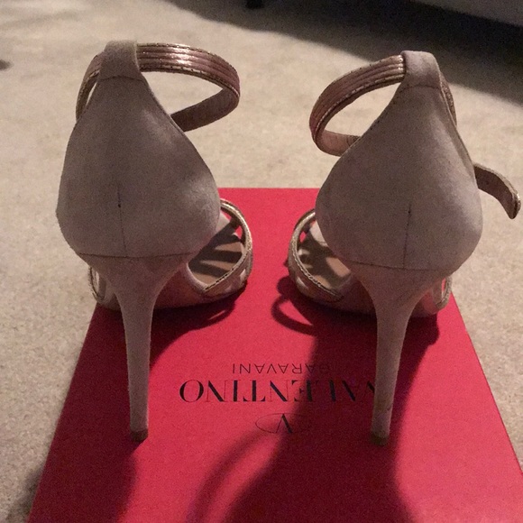 COPY - Valentino Heels - Picture 5 of 10